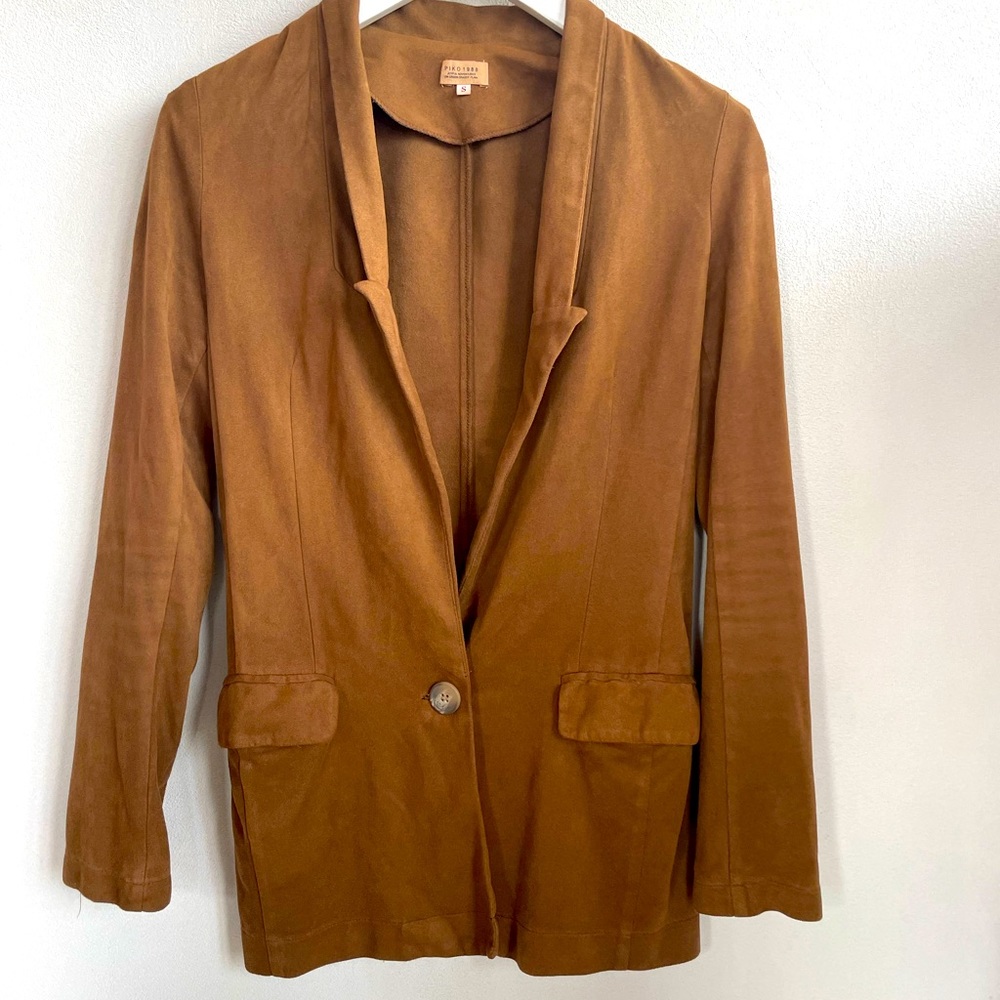 Lightweight and soft jacket